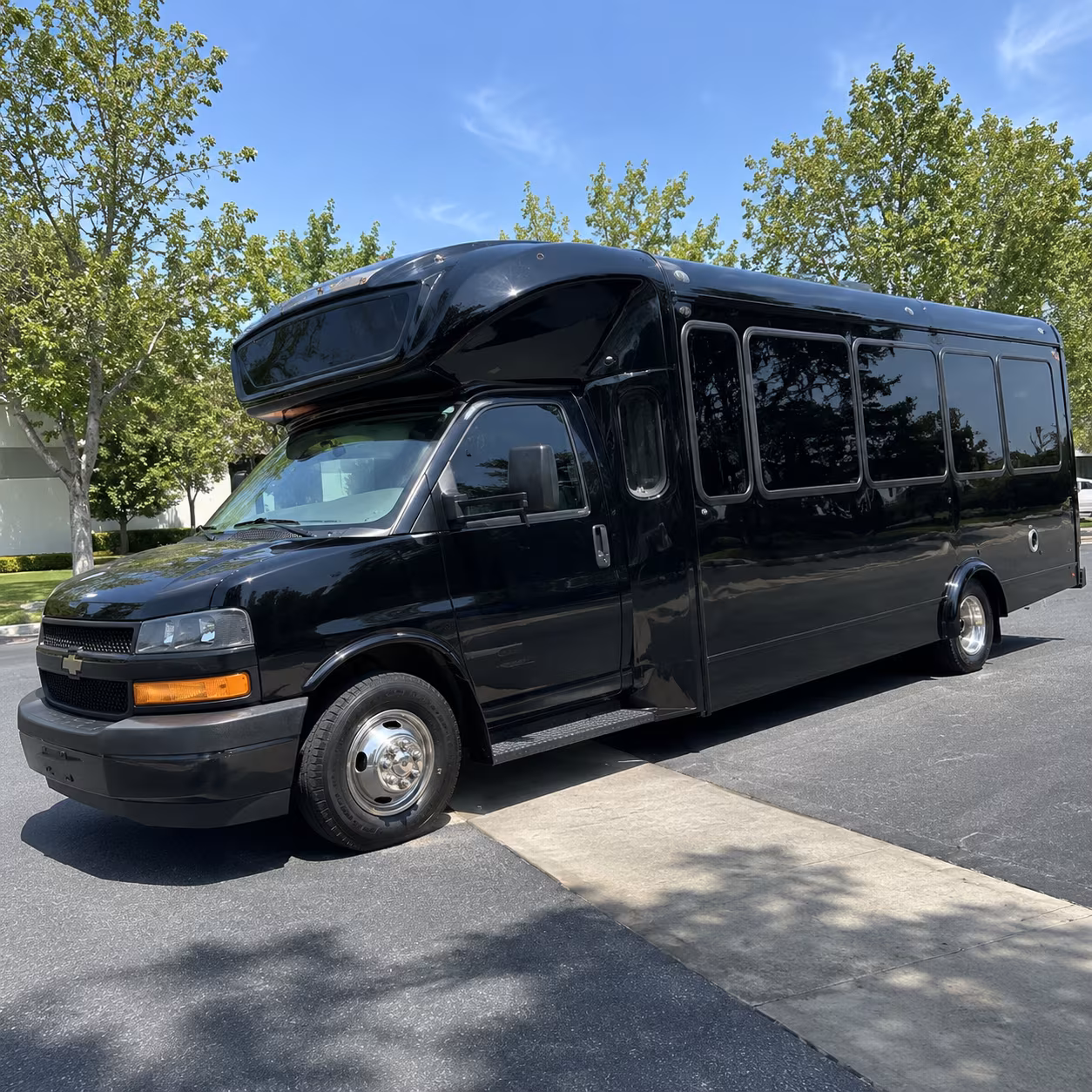 tallahassee 15 passenger party bus